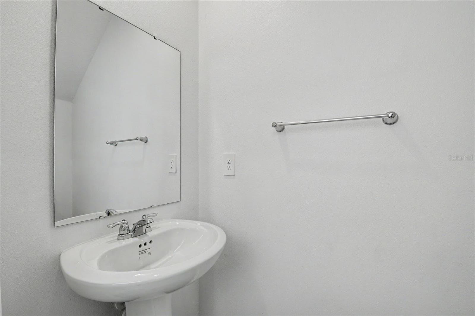 1906 NIAGRA DRIVE — photo 5 of 45