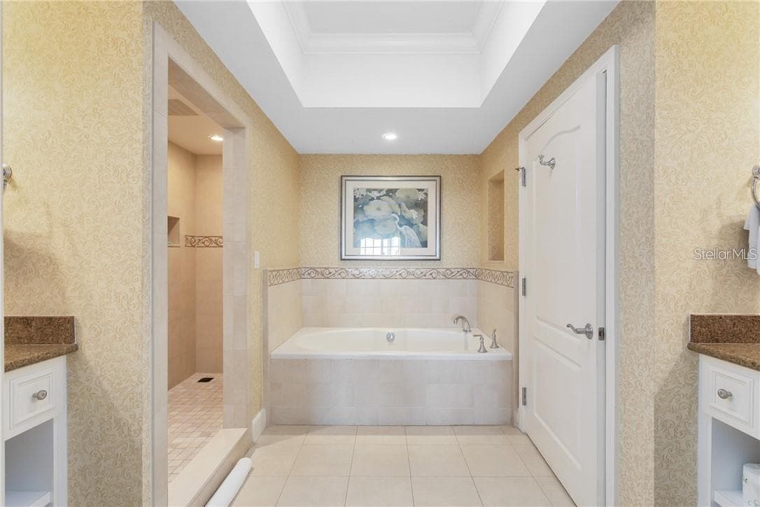 7593 GATHERING DRIVE — photo 12 of 22