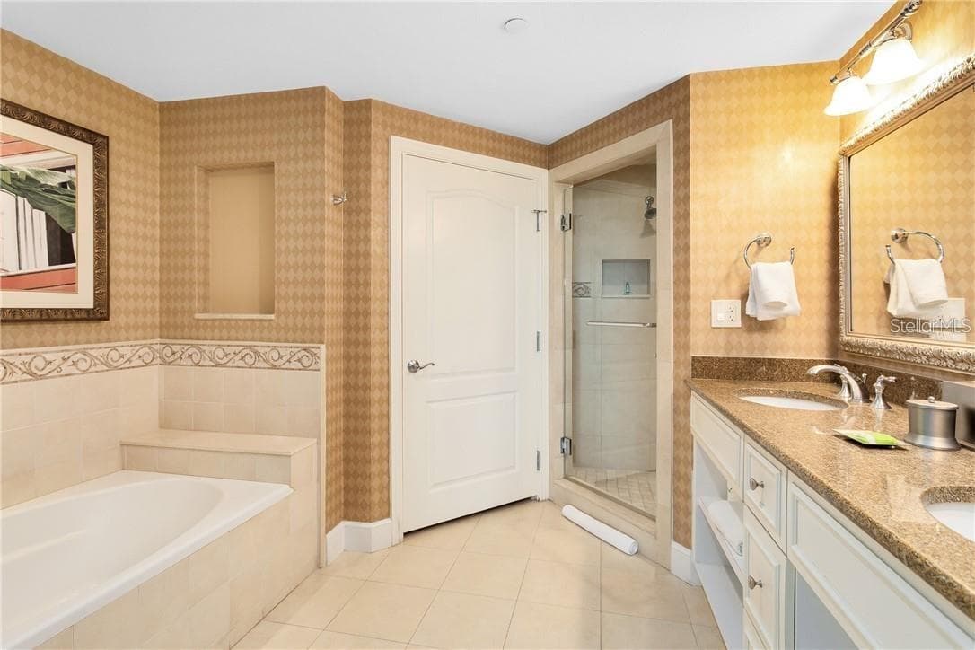 7593 GATHERING DRIVE — photo 16 of 22