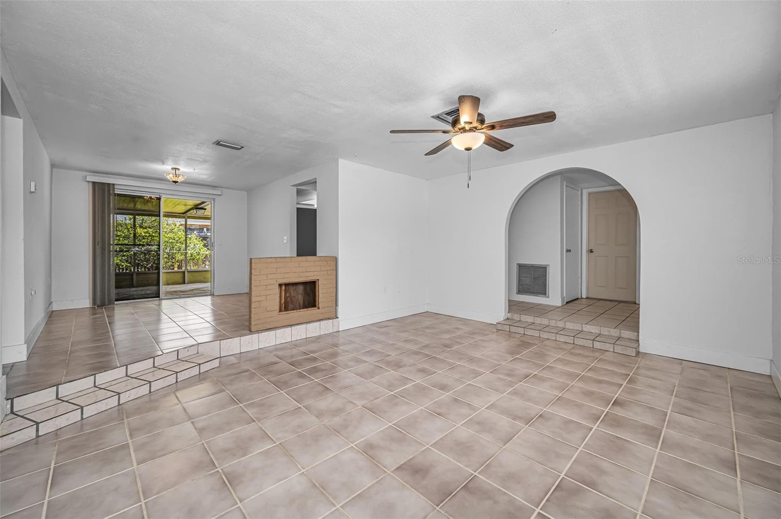 5817 10TH AVENUE — photo 7 of 41