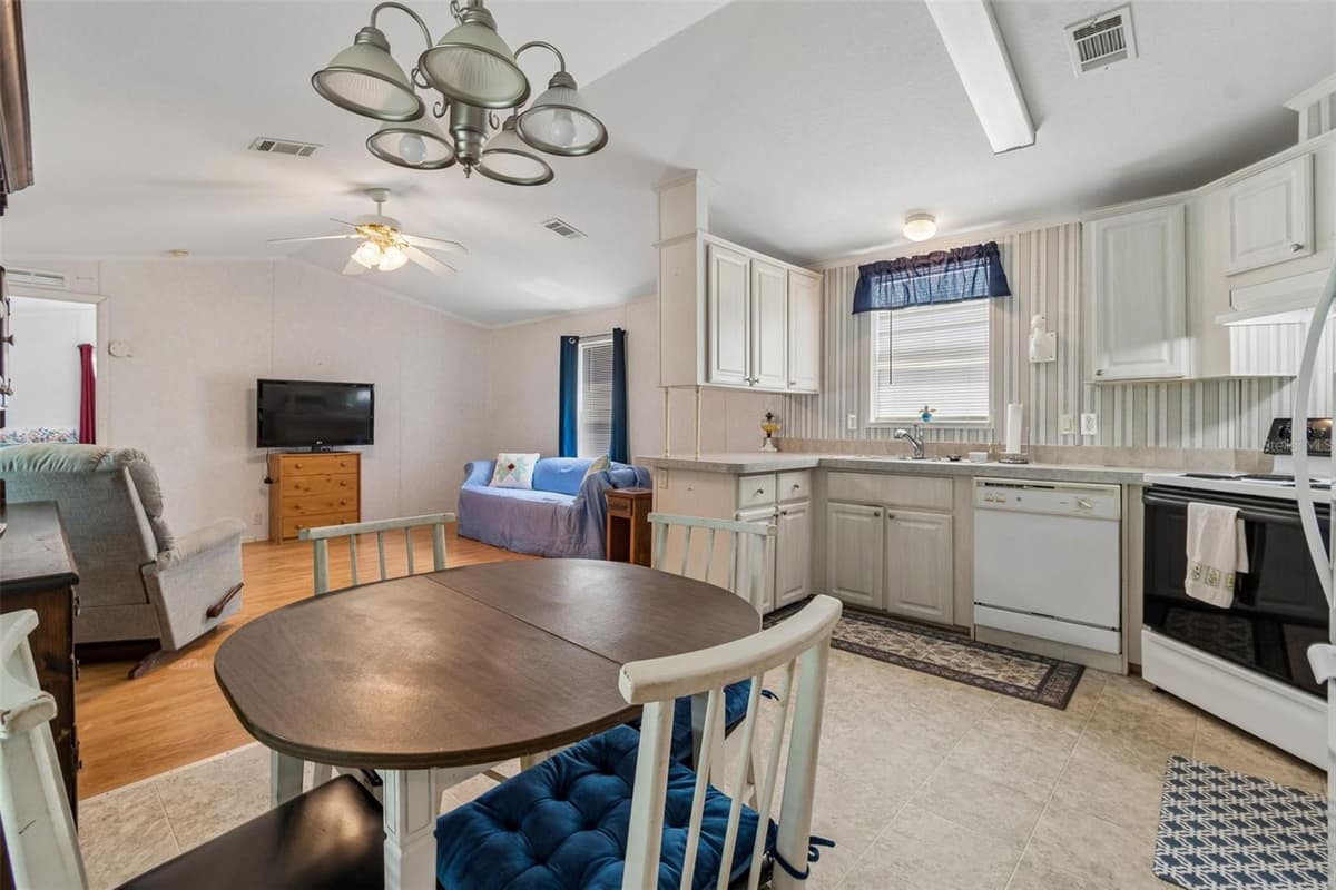 34992 FRASER STREET — photo 10 of 39