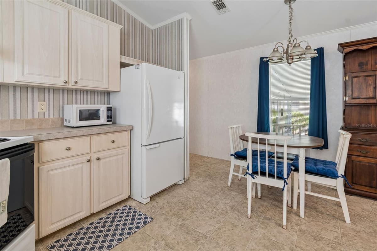 34992 FRASER STREET — photo 8 of 39