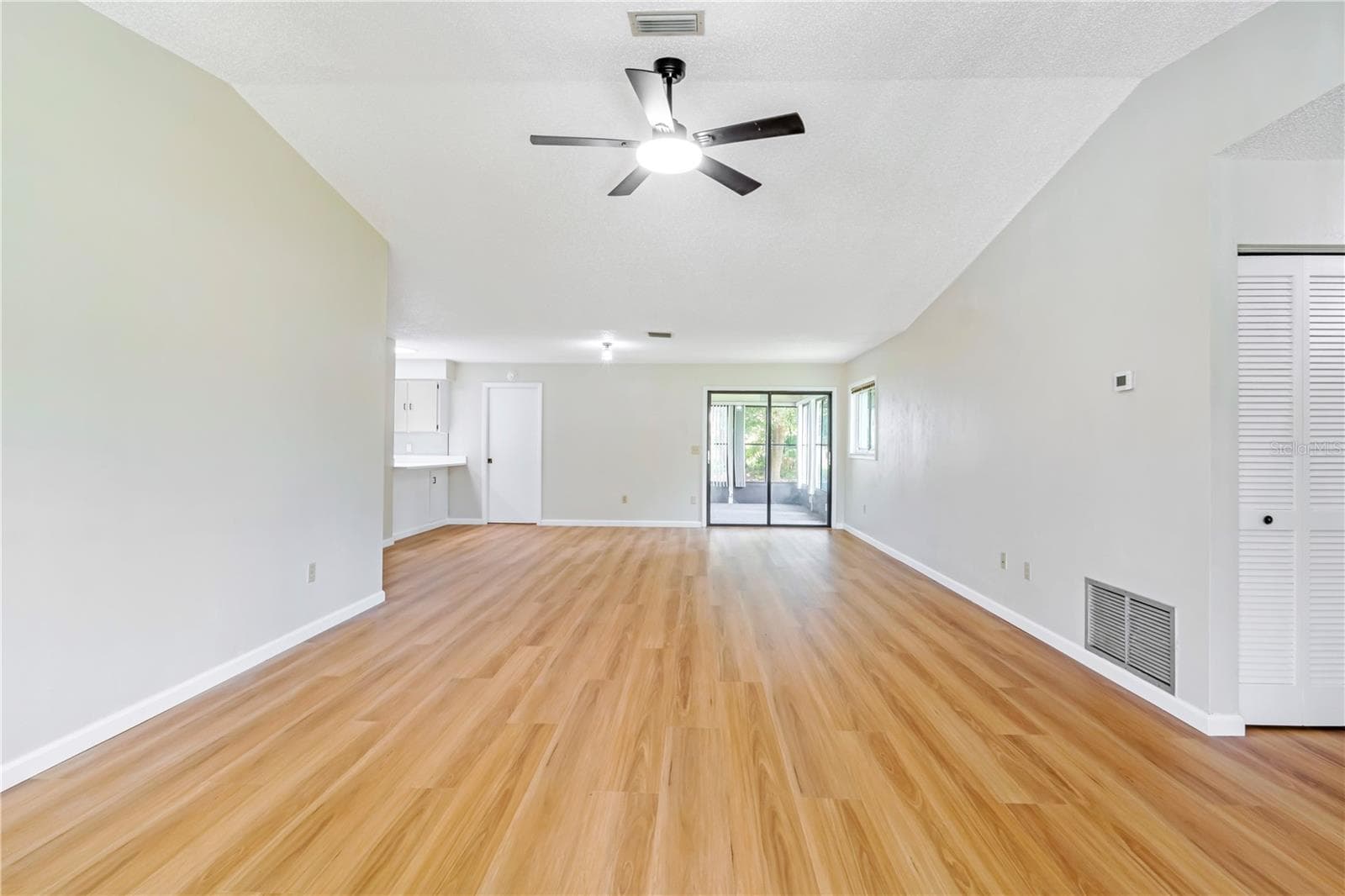 19 BANNER LANE — photo 17 of 33