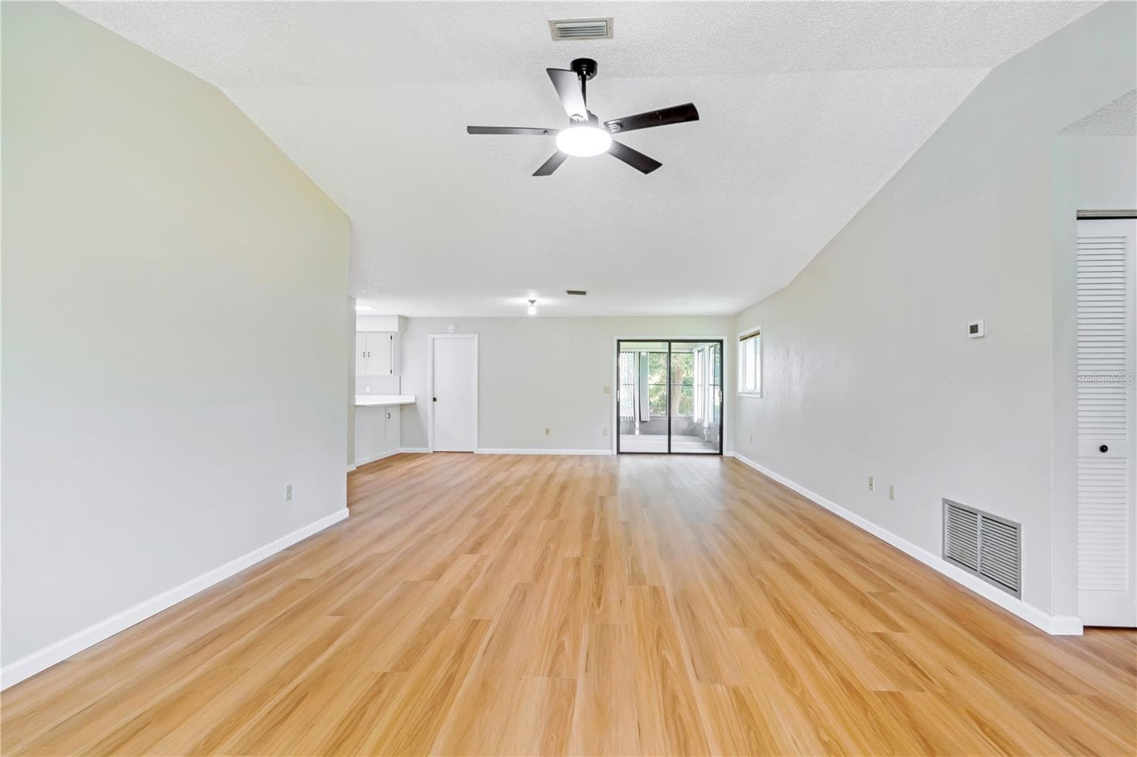 19 BANNER LANE — photo 16 of 33