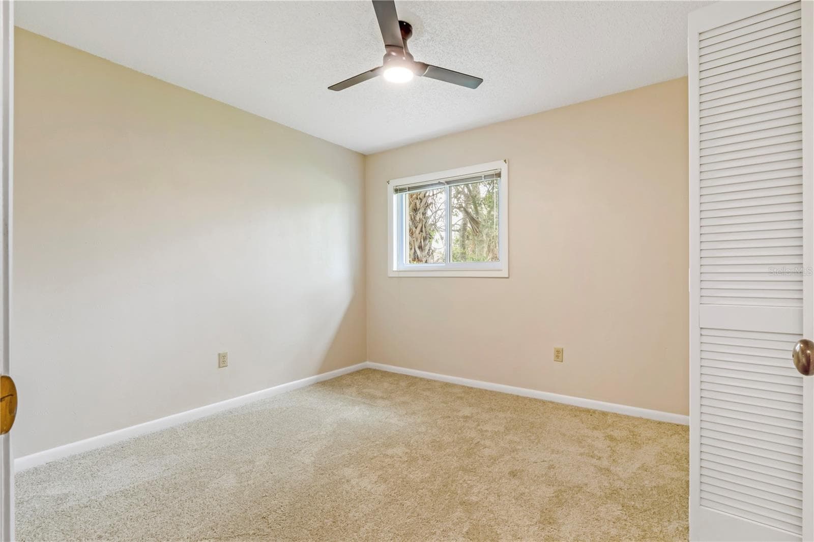 19 BANNER LANE — photo 8 of 33