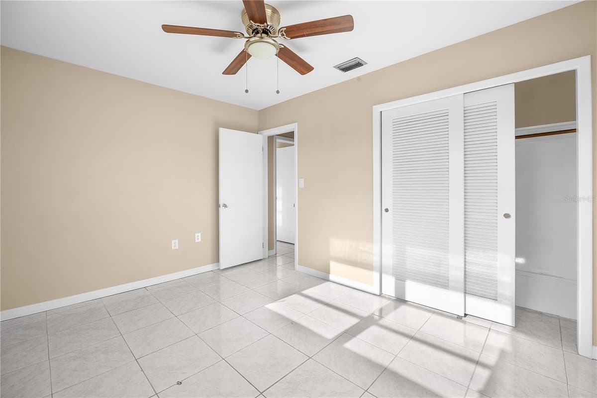 275 LAKEVIEW DRIVE — photo 14 of 31