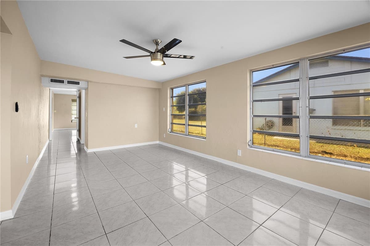 275 LAKEVIEW DRIVE — photo 6 of 31