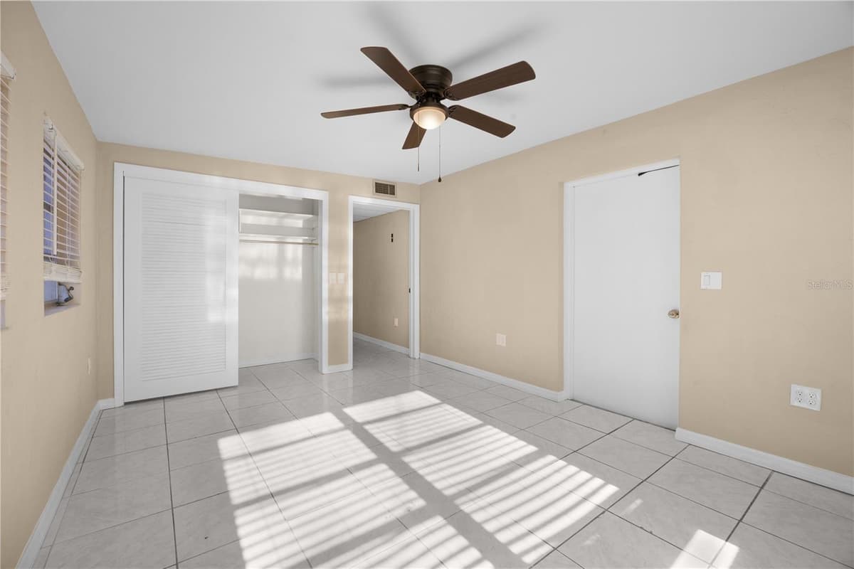 275 LAKEVIEW DRIVE — photo 10 of 31