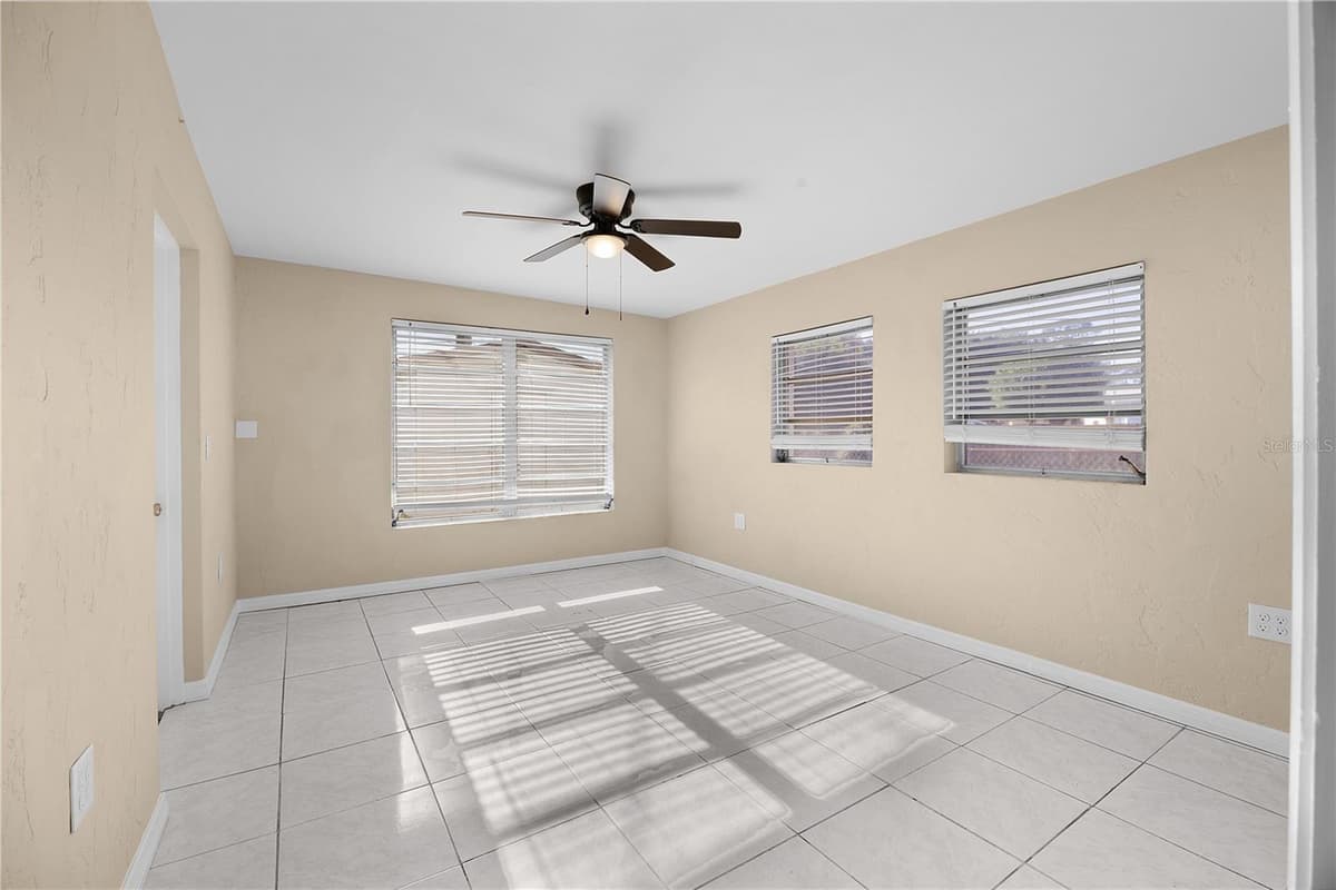275 LAKEVIEW DRIVE — photo 9 of 31