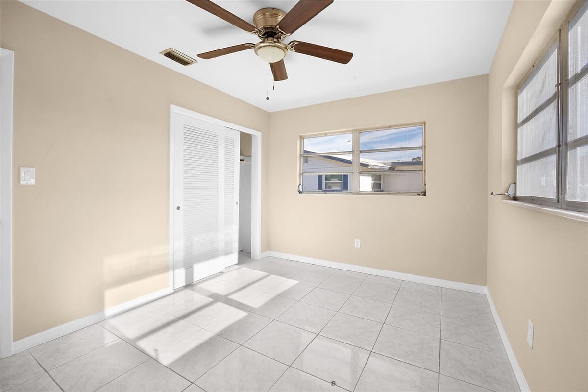 275 LAKEVIEW DRIVE — photo 13 of 31