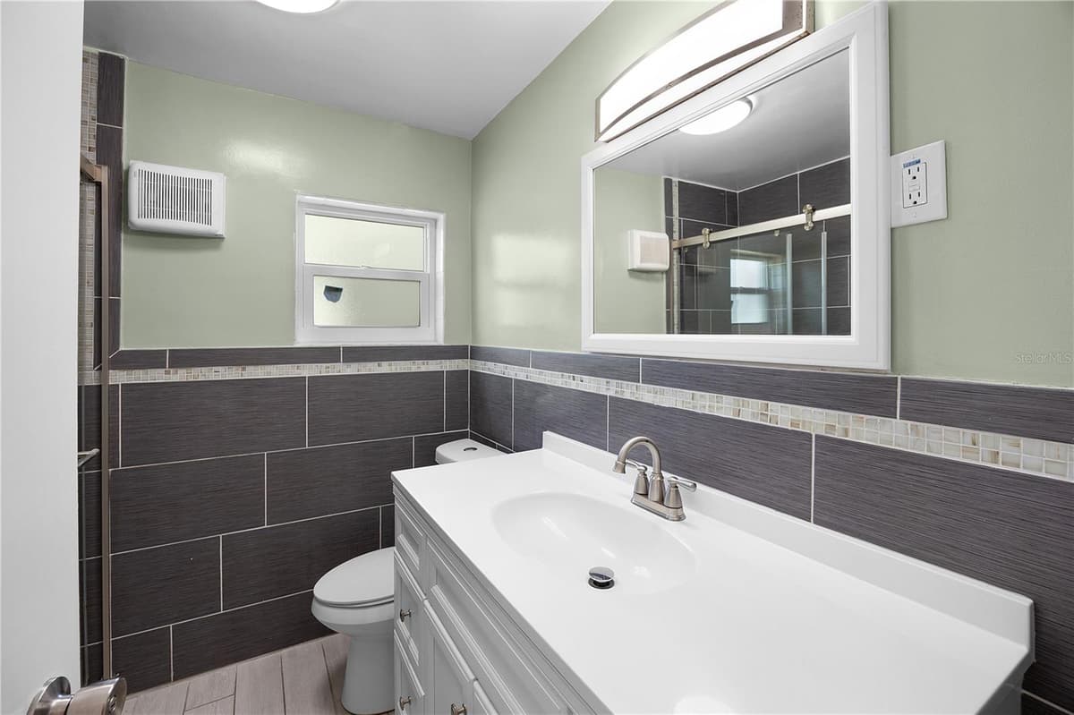 275 LAKEVIEW DRIVE — photo 8 of 31
