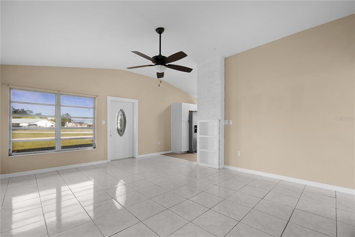 275 LAKEVIEW DRIVE — photo 5 of 31