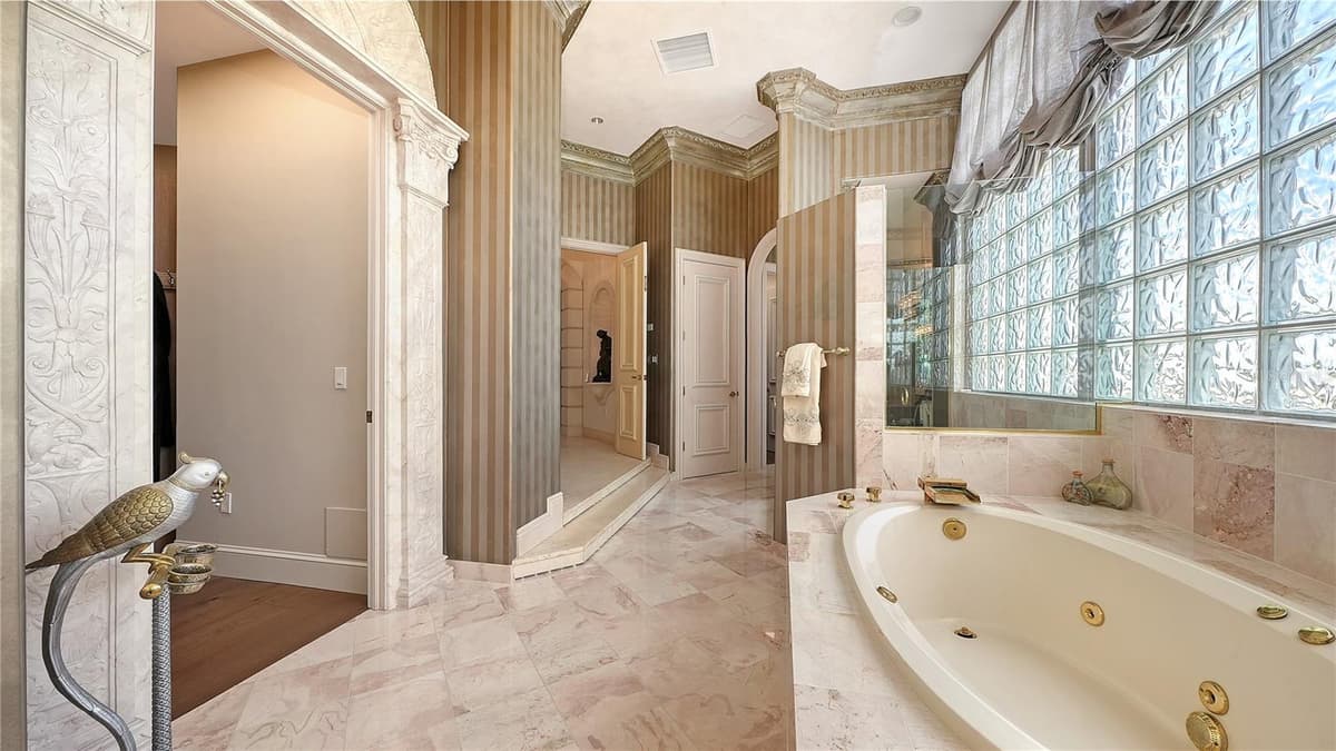 415 L AMBIANCE DRIVE — photo 36 of 60