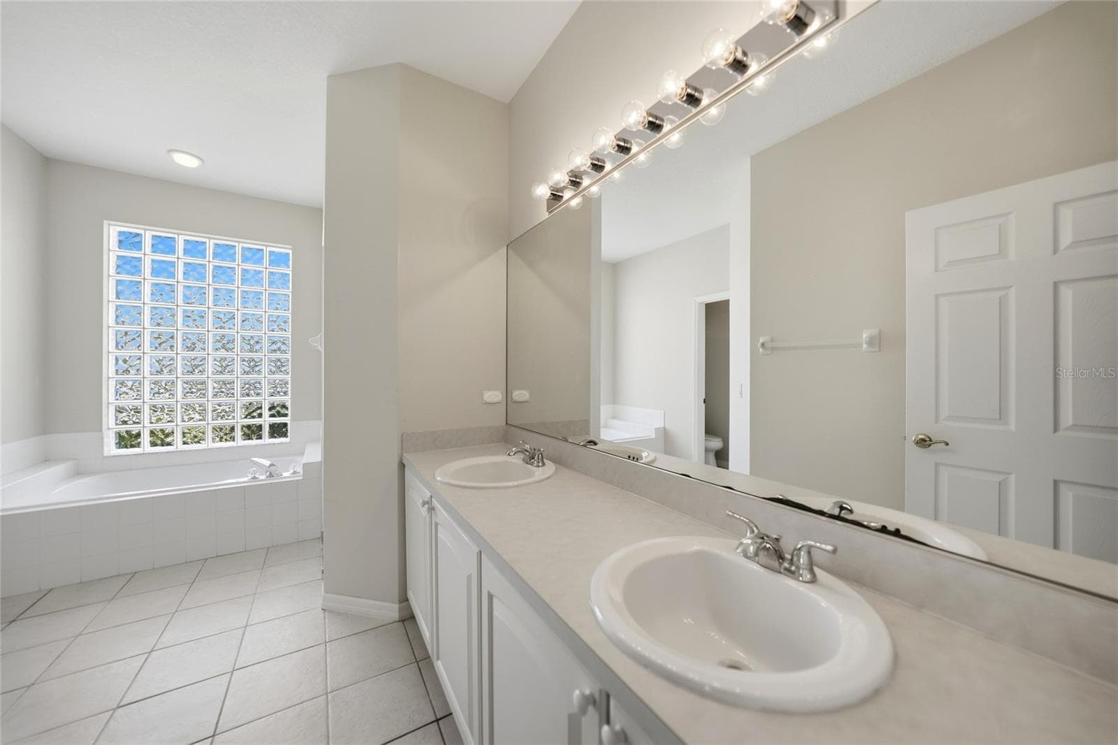 24191 BUCKINGHAM WAY — photo 23 of 63