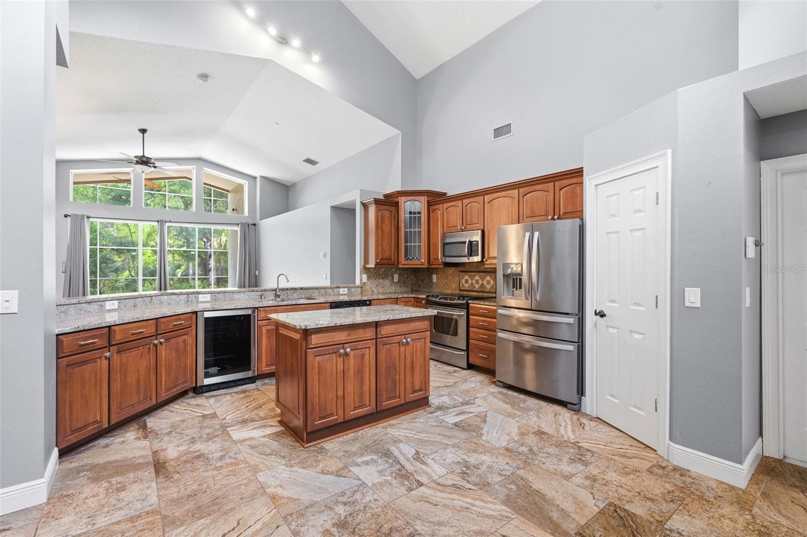 8102 KENDELWICK COURT — photo 10 of 65