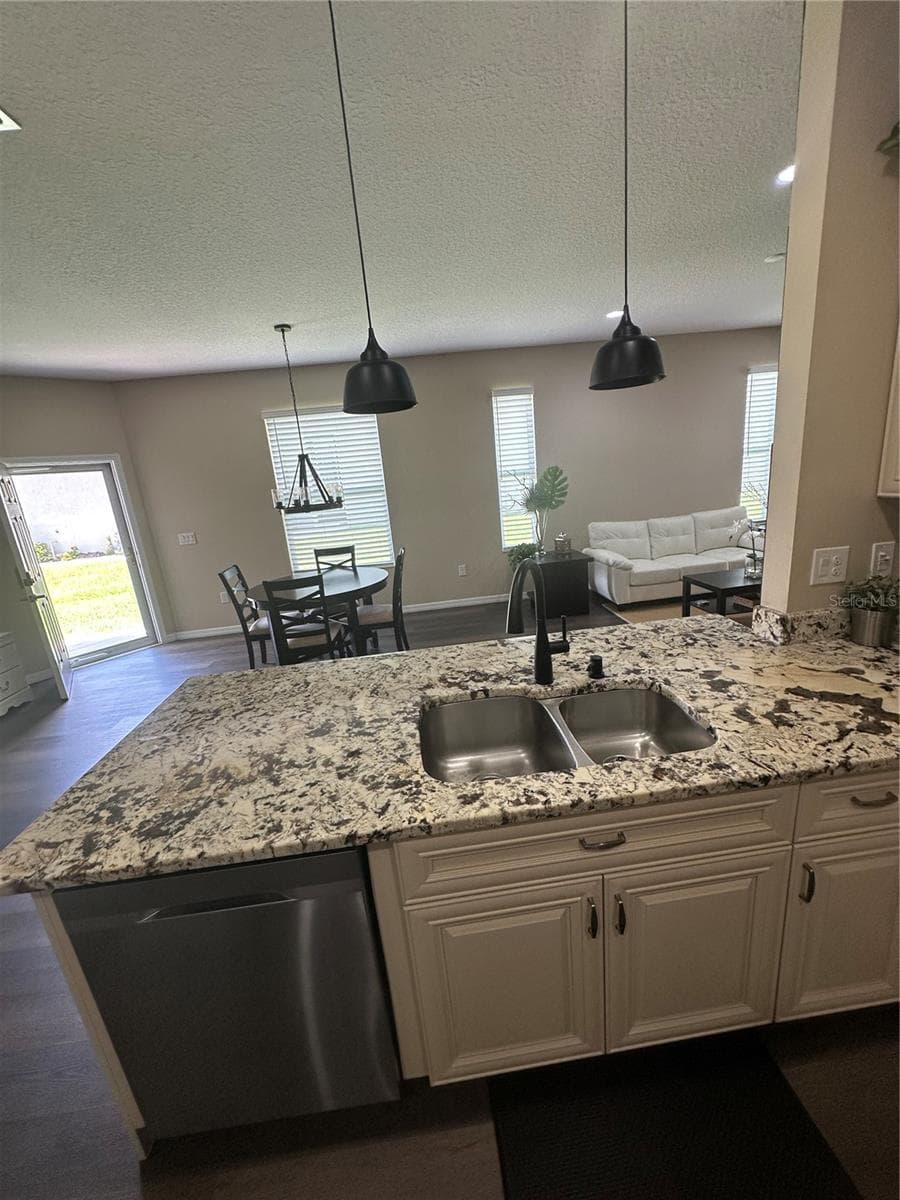 27001 WHITE PLAINS WAY — photo 7 of 43
