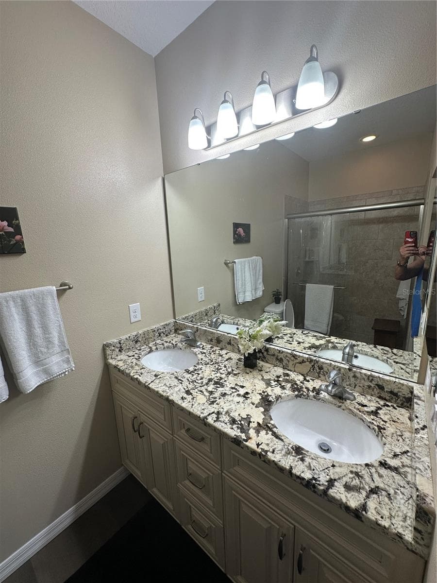 27001 WHITE PLAINS WAY — photo 20 of 43