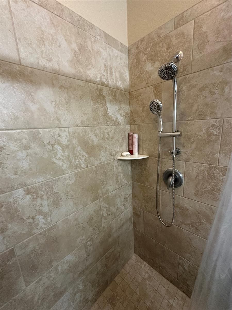 27001 WHITE PLAINS WAY — photo 19 of 43