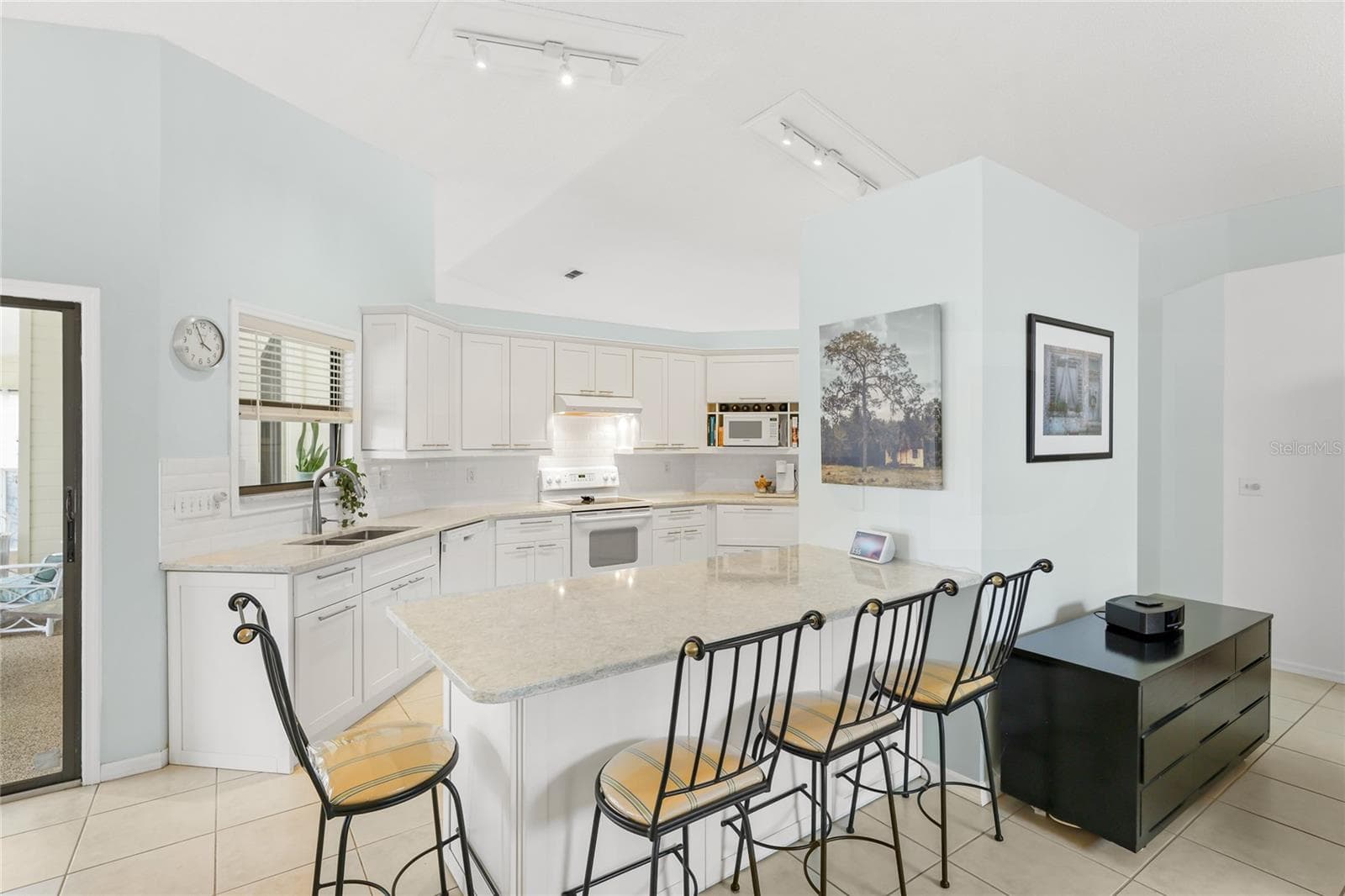 4616 VINTAGE DRIVE — photo 13 of 37