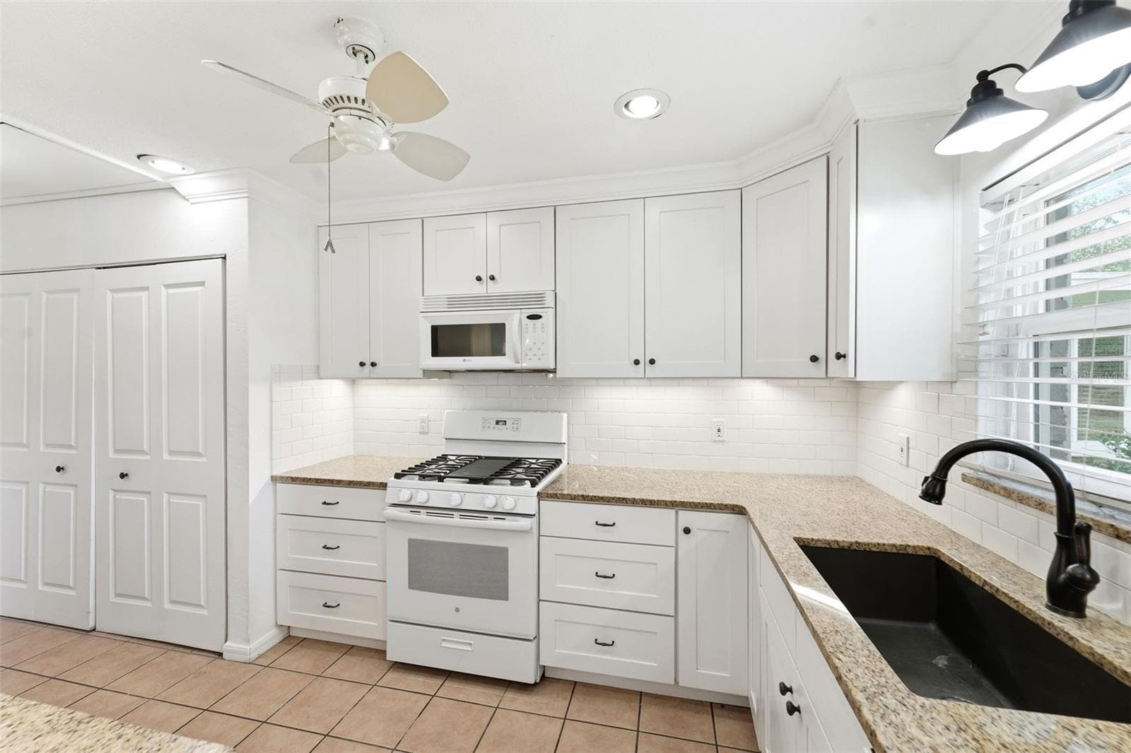 820 HILL AVENUE — photo 14 of 43