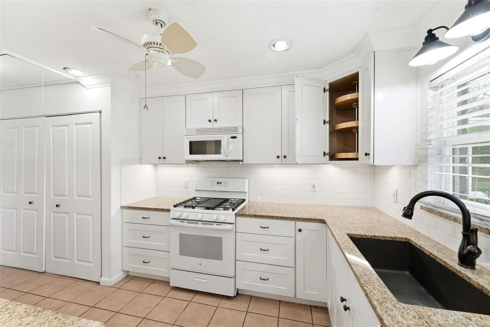 820 HILL AVENUE — photo 15 of 43