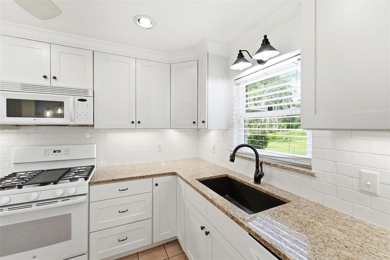820 HILL AVENUE — photo 13 of 43