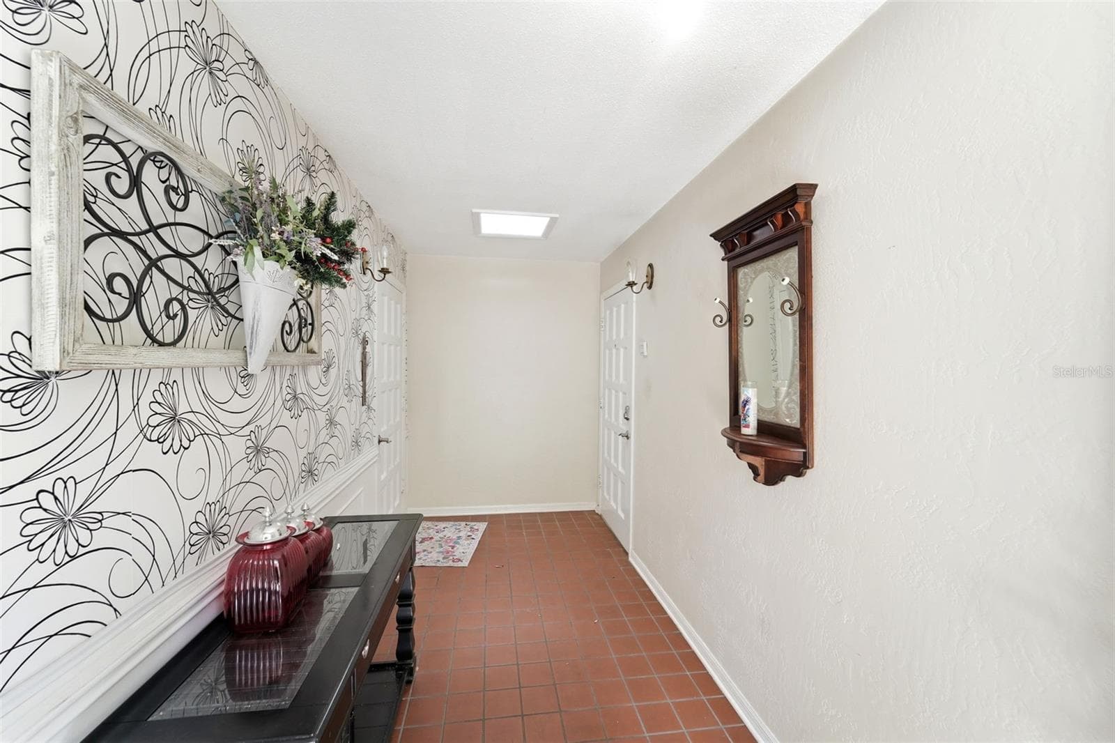 820 HILL AVENUE — photo 6 of 43
