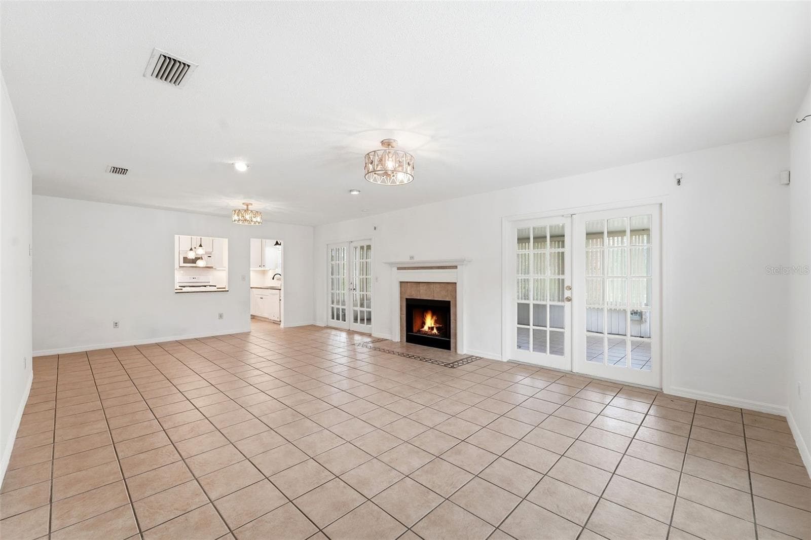 820 HILL AVENUE — photo 8 of 43