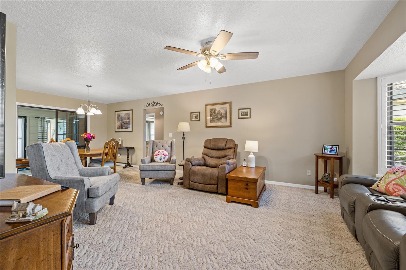 6352 HUNTINGTON DRIVE — photo 6 of 25