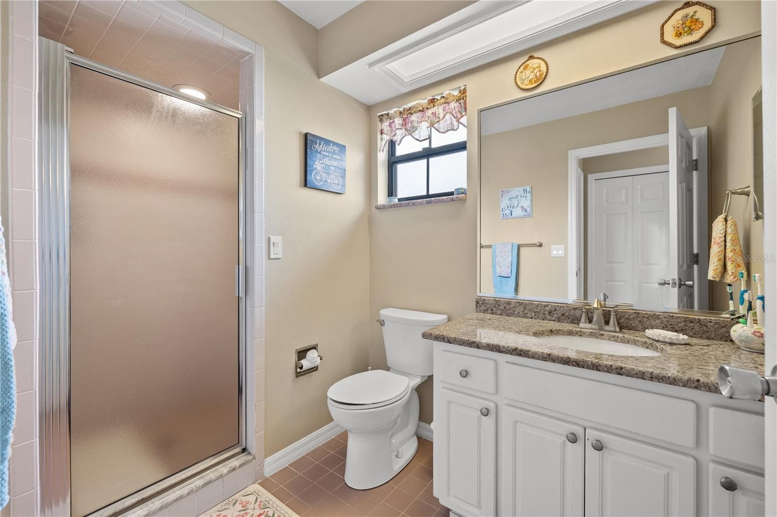 6352 HUNTINGTON DRIVE — photo 14 of 25