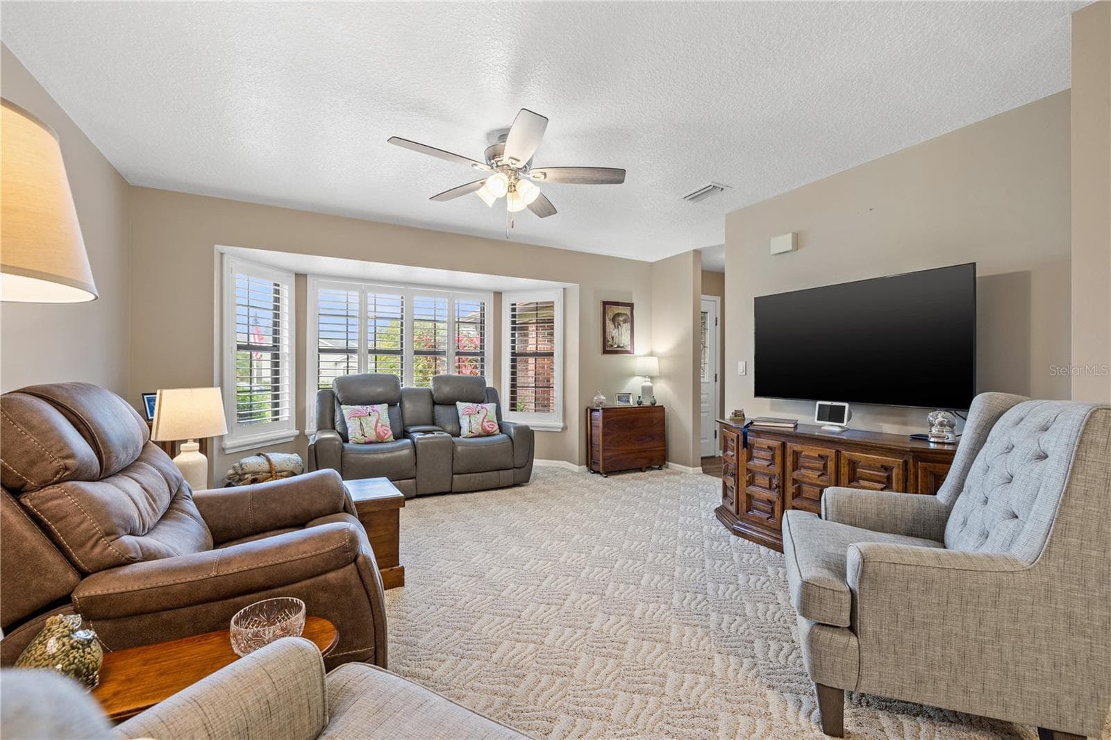 6352 HUNTINGTON DRIVE — photo 4 of 25