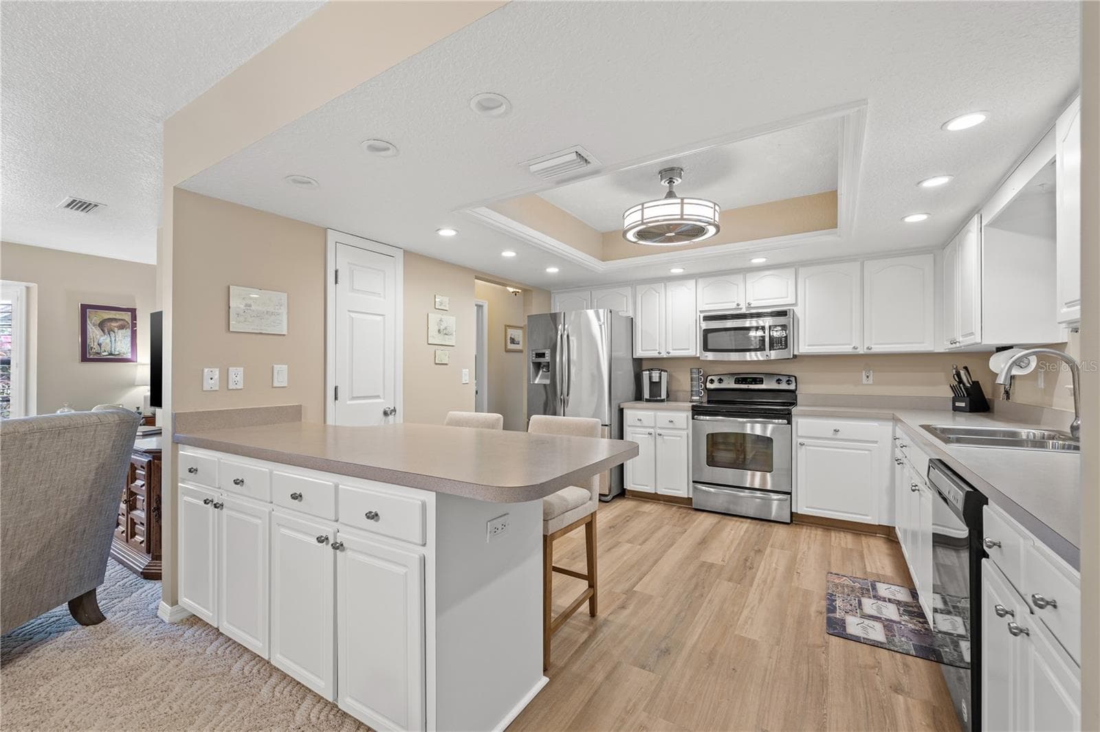 6352 HUNTINGTON DRIVE — photo 11 of 25