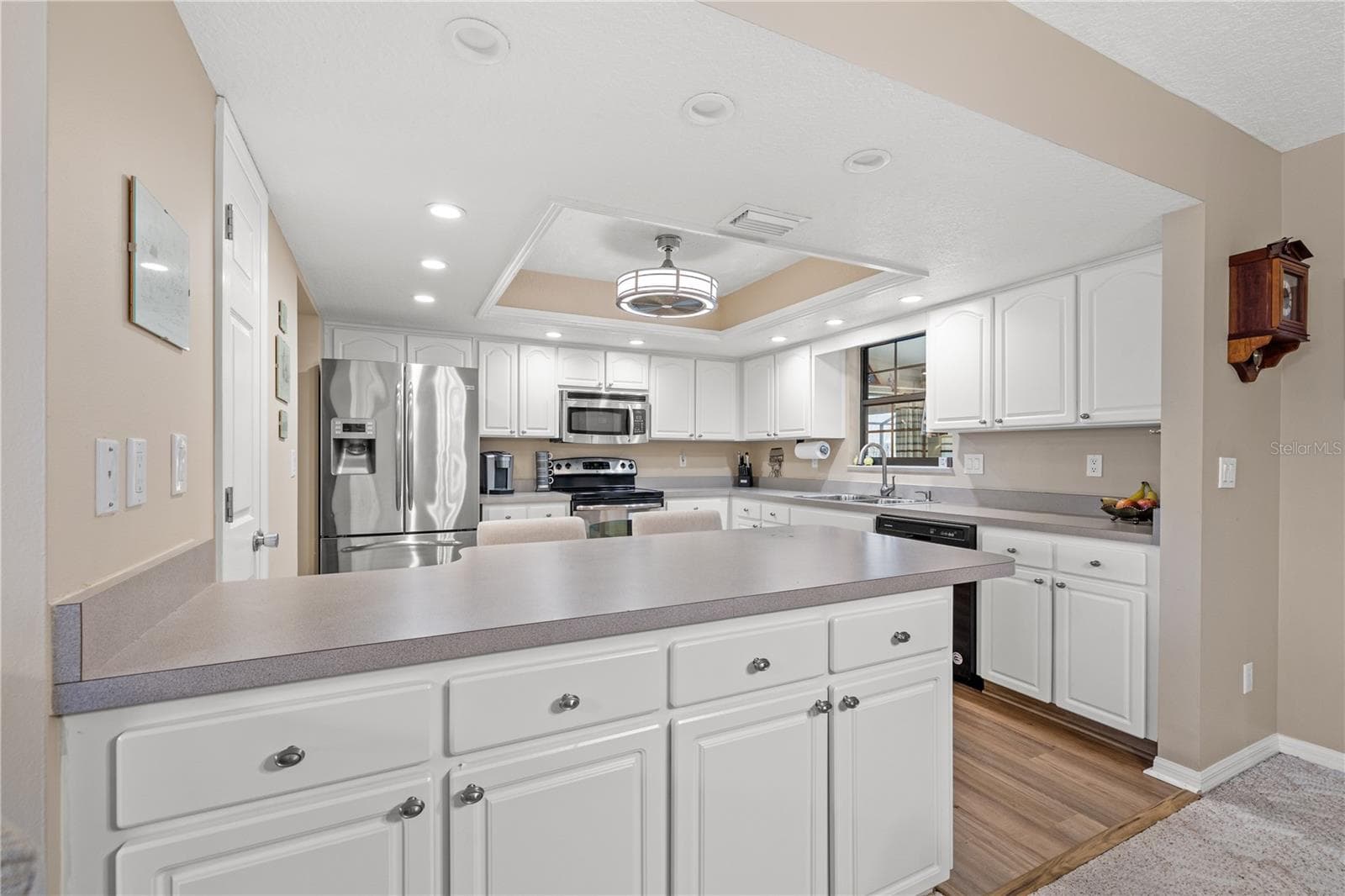 6352 HUNTINGTON DRIVE — photo 8 of 25