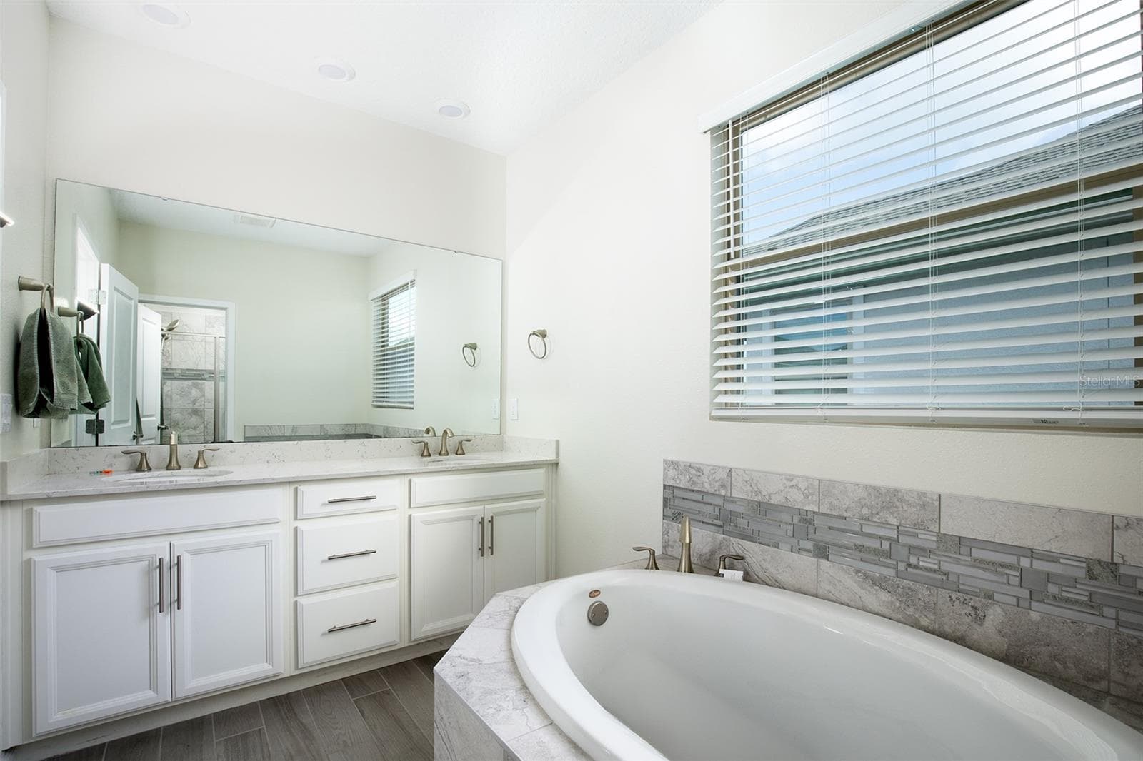 170 WOODED VINE DRIVE — photo 27 of 44
