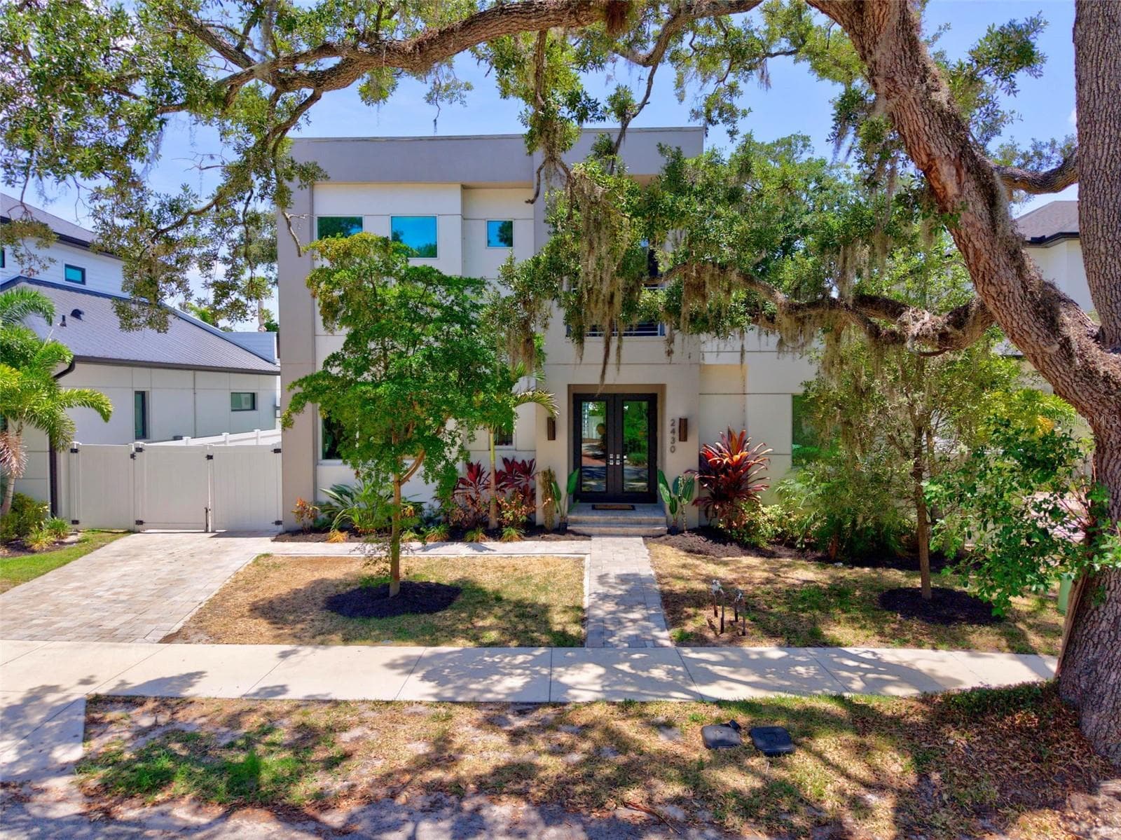 2430 FLOYD STREET — photo 3 of 100