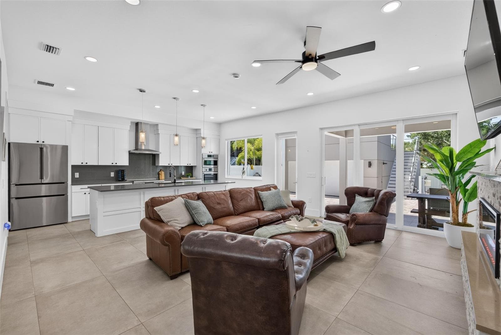 2430 FLOYD STREET — photo 15 of 100