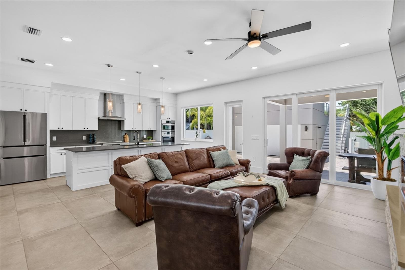 2430 FLOYD STREET — photo 14 of 100