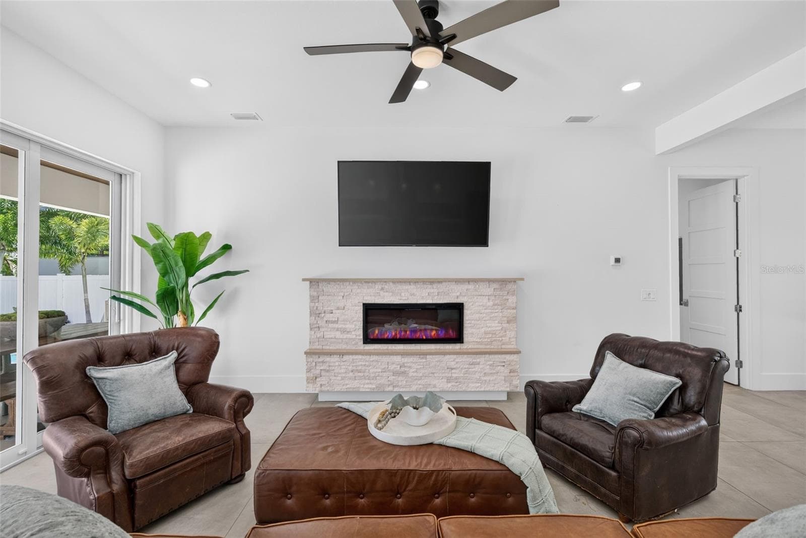 2430 FLOYD STREET — photo 17 of 100