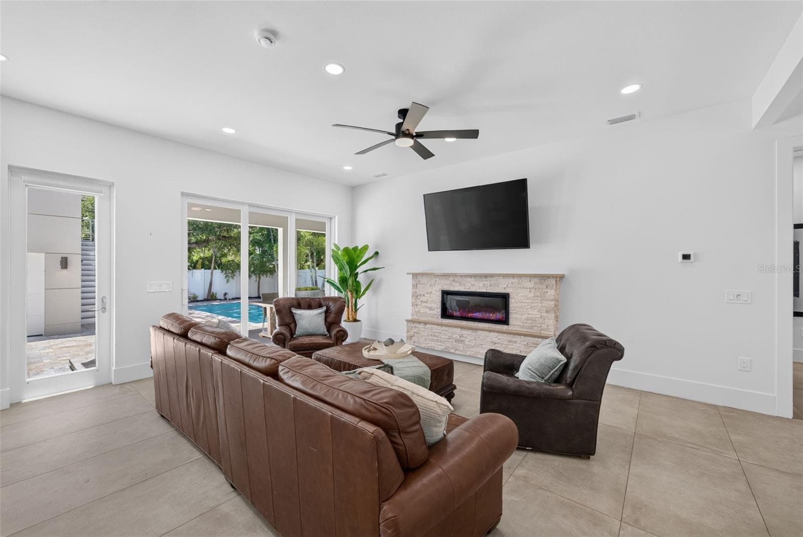 2430 FLOYD STREET — photo 16 of 100