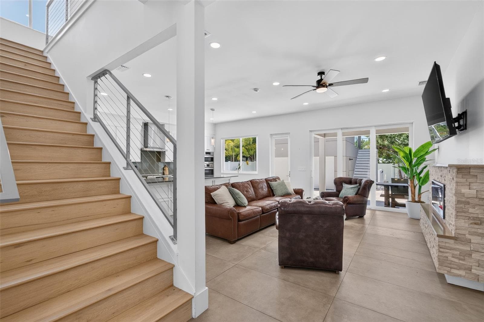 2430 FLOYD STREET — photo 13 of 100