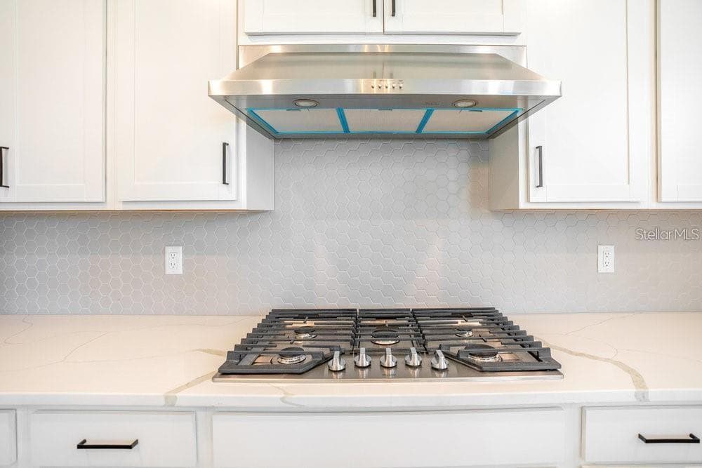 7951 RUMNEY LANE — photo 9 of 38