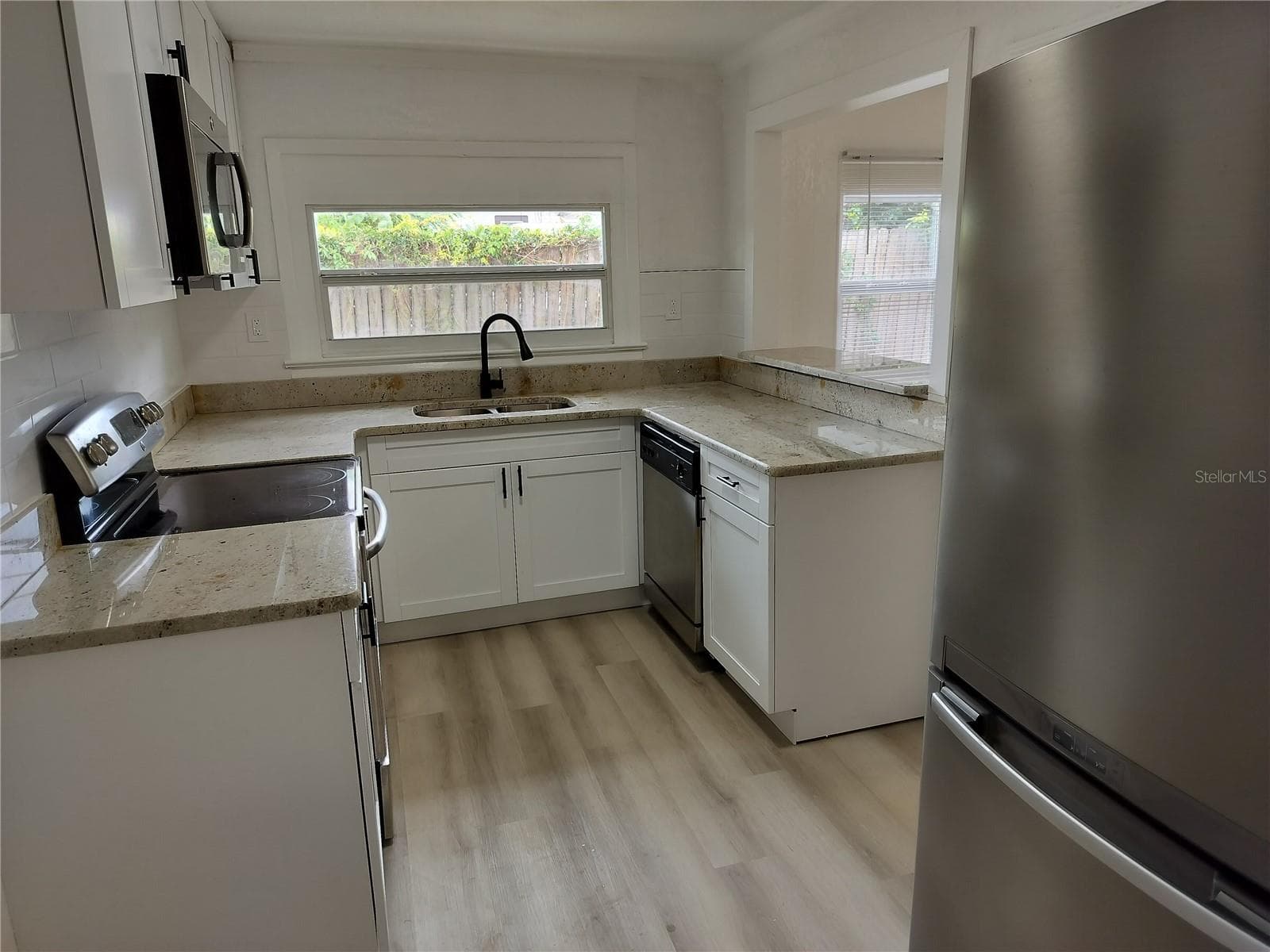 2135 ELIZABETH STREET — photo 10 of 18
