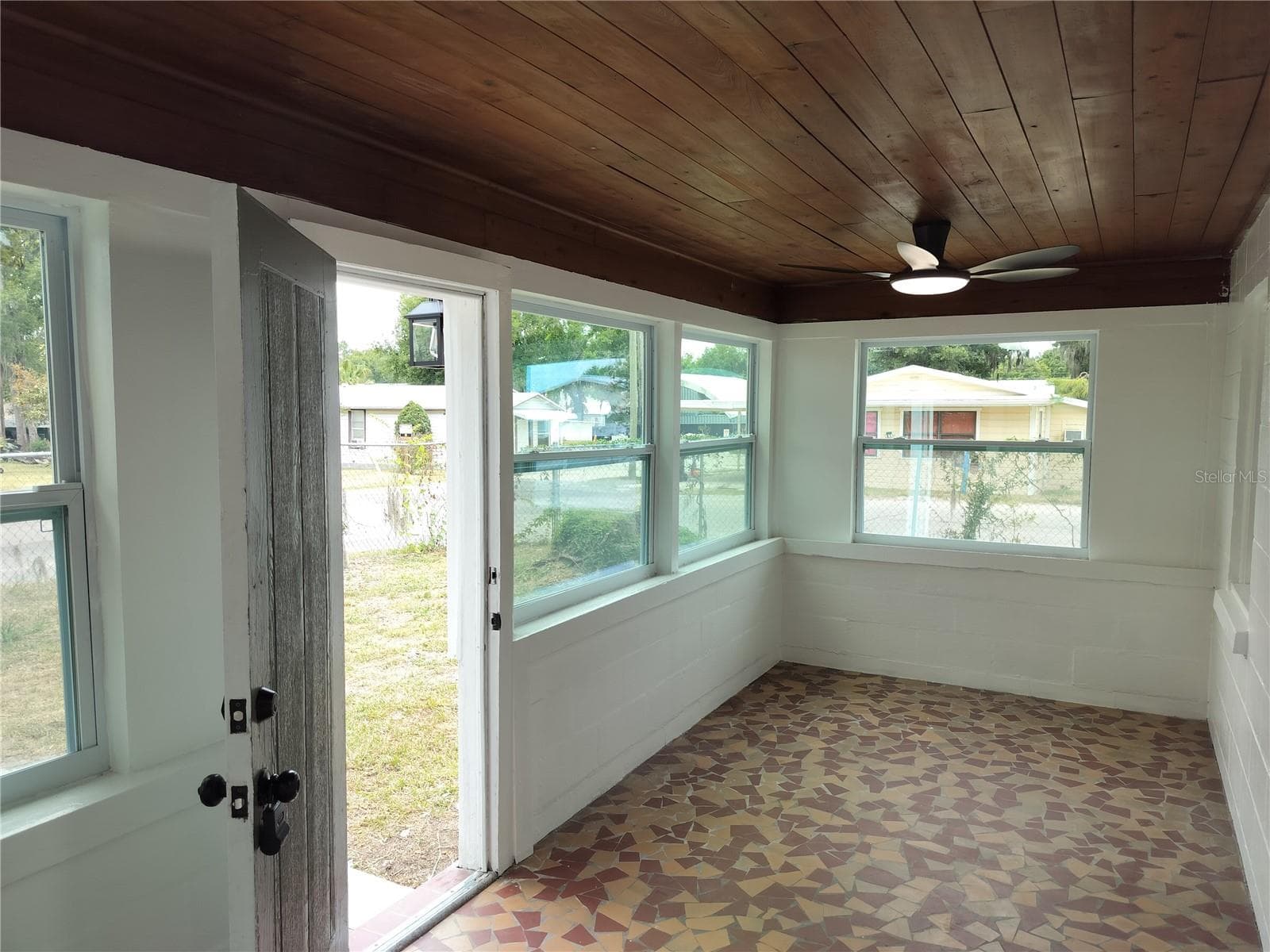 2135 ELIZABETH STREET — photo 3 of 18