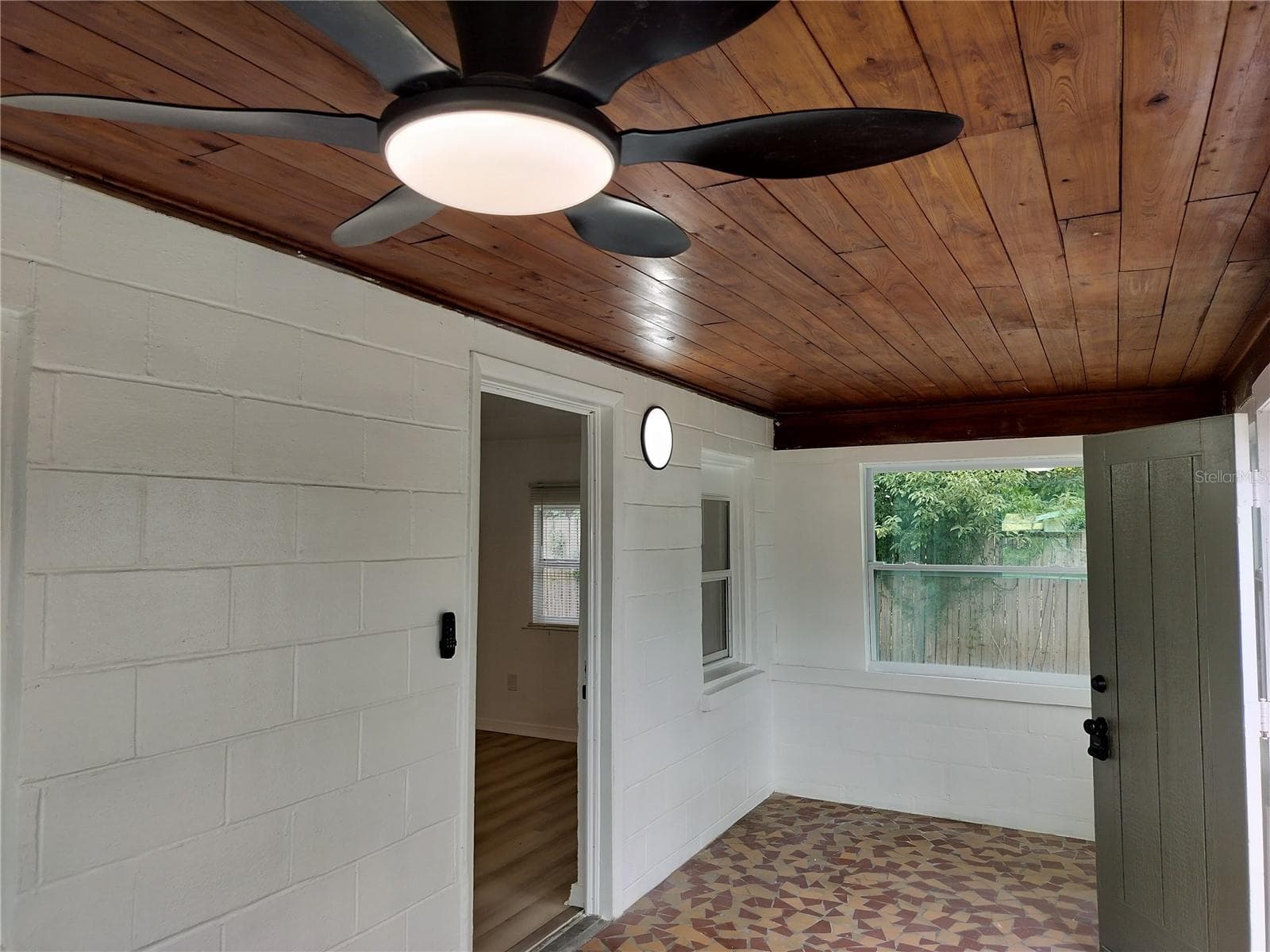 2135 ELIZABETH STREET — photo 4 of 18