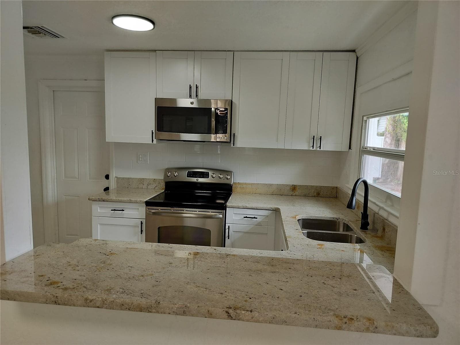 2135 ELIZABETH STREET — photo 7 of 18