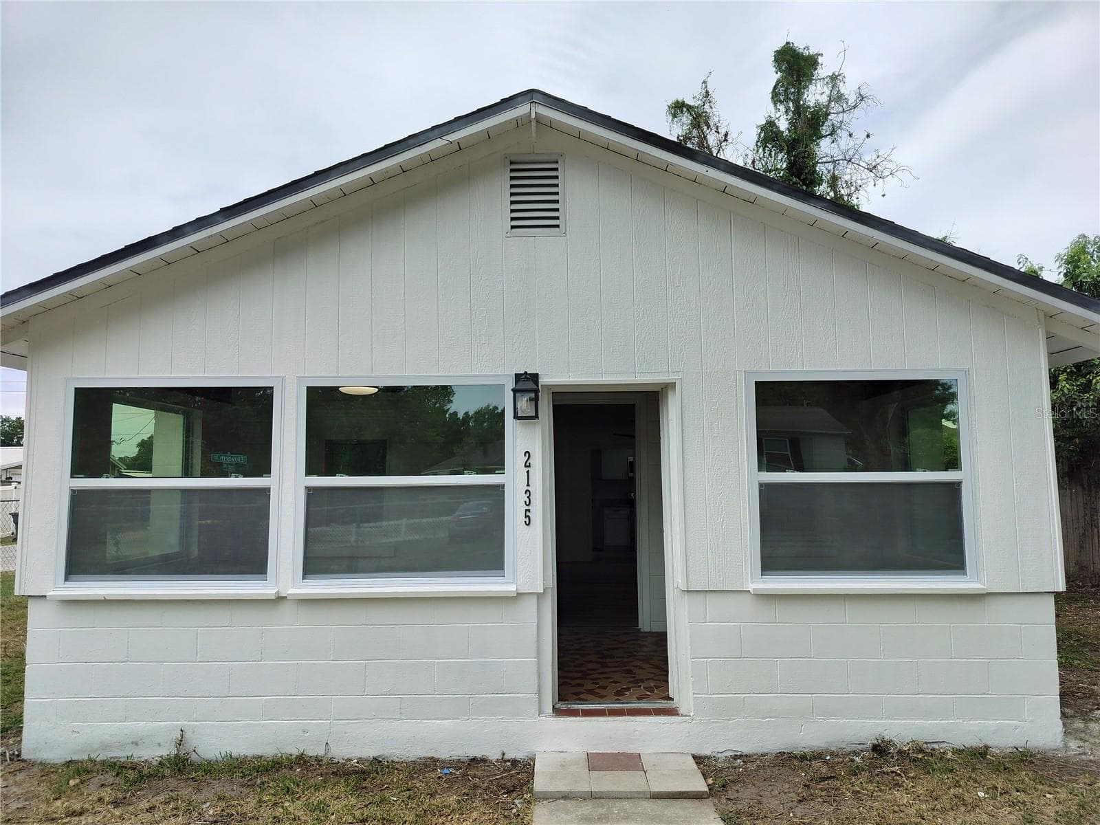 2135 ELIZABETH STREET — photo 2 of 18