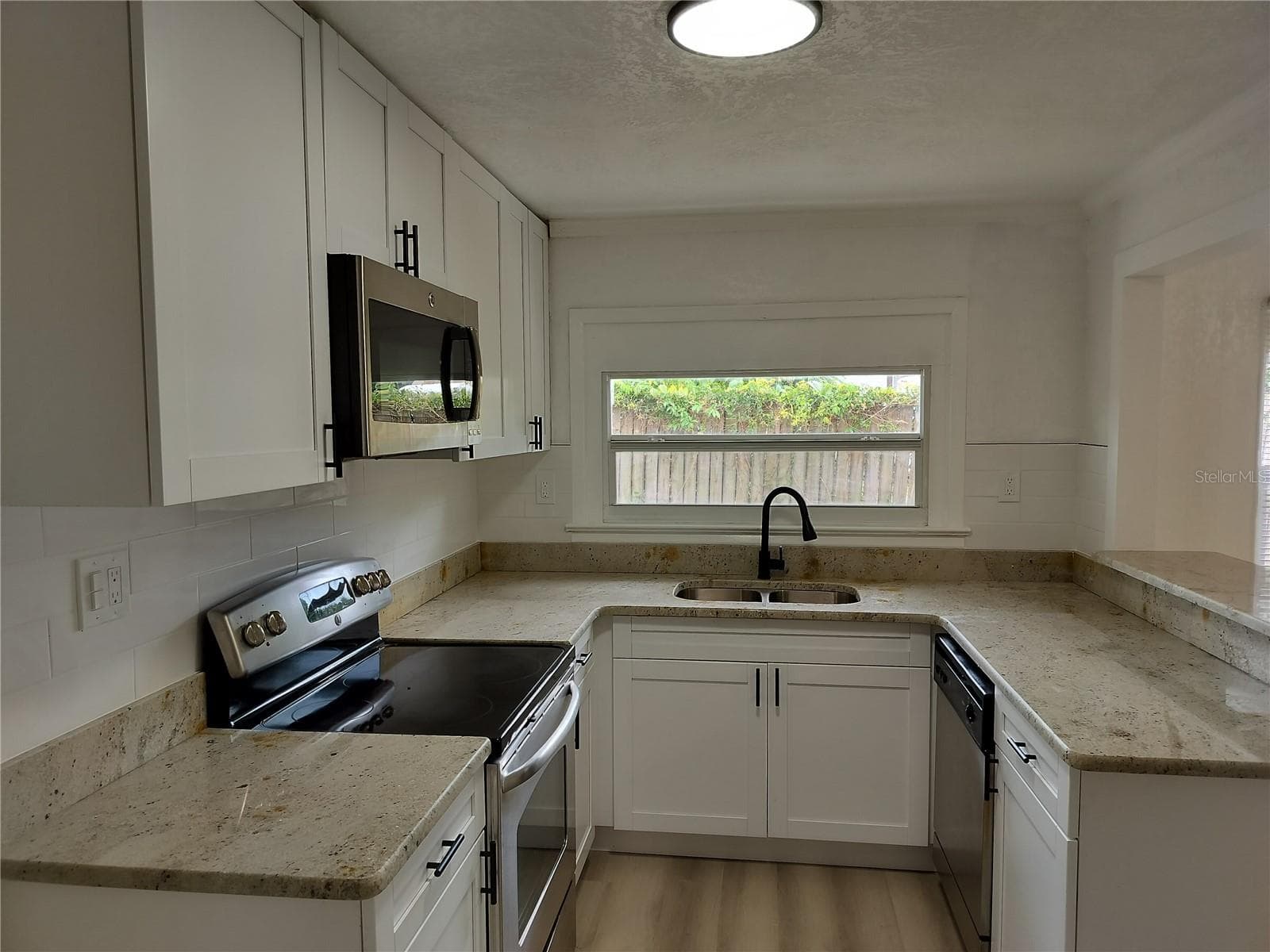 2135 ELIZABETH STREET — photo 9 of 18