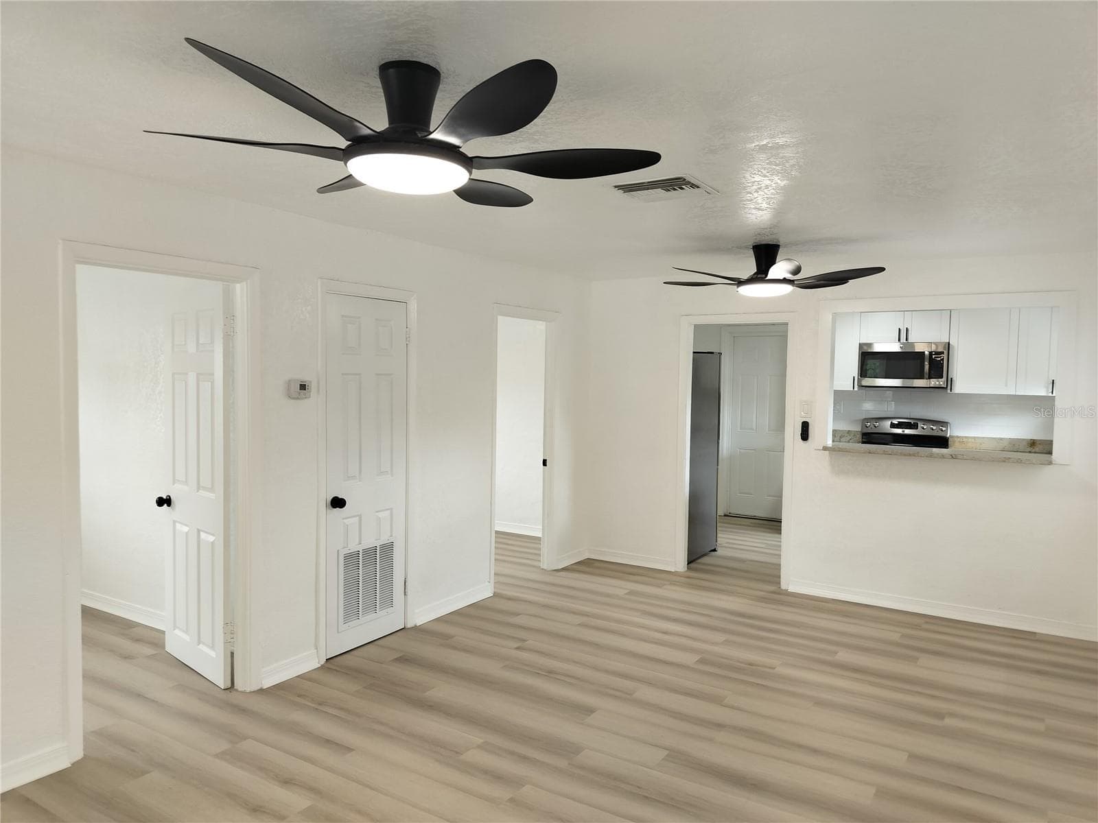 2135 ELIZABETH STREET — photo 6 of 18