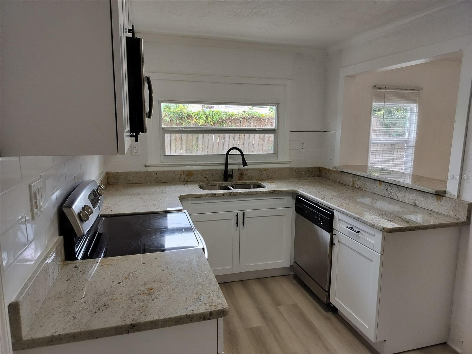 2135 ELIZABETH STREET — photo 8 of 18
