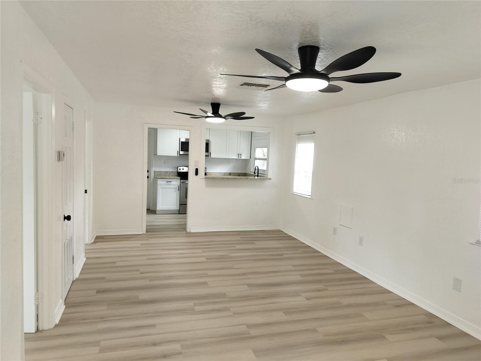 2135 ELIZABETH STREET — photo 5 of 18